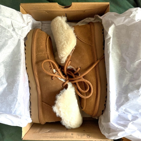 UGG Diara Bootie - NWOT - Picture 10 of 12